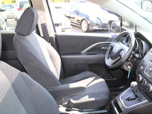 Used 2012 MAZDA MAZDA5 Touring w/ Moonroof & Audio Pkg image 11