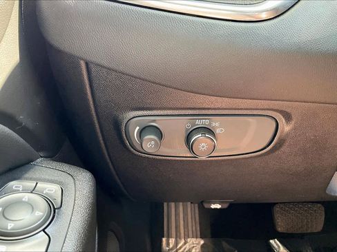 Used 2019 Chevrolet Equinox LT image 32