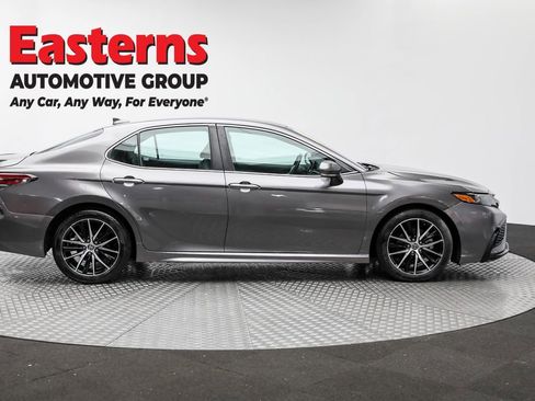 Used 2024 Toyota Camry SE image 4