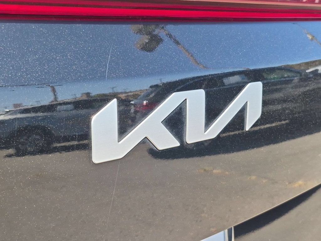 Certified 2026 Kia Carnival LXS FWD image 31