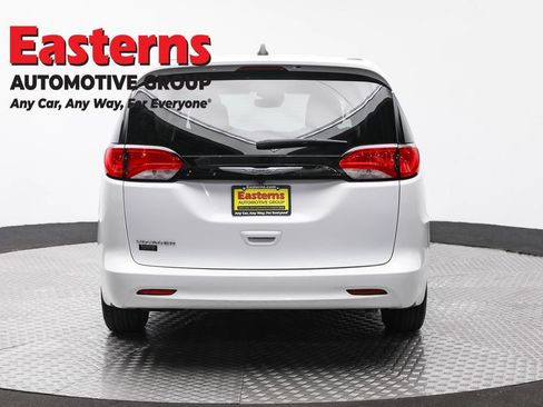 Used 2023 Chrysler Voyager LX image 6