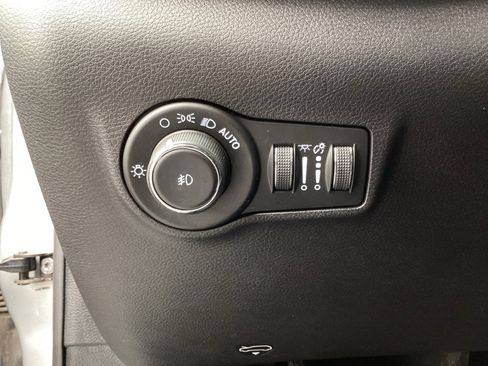 Used 2024 Jeep Compass Latitude image 27