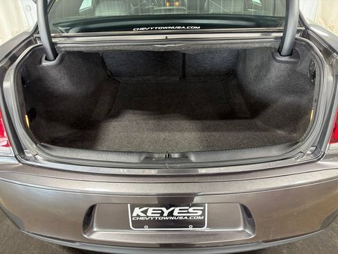 Used 2018 Chrysler 300 S AWD/4WD image 8