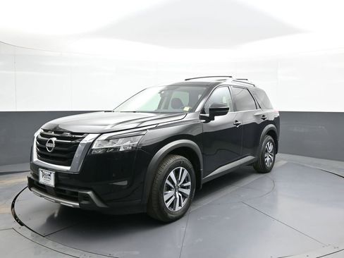 Used 2024 Nissan Pathfinder SL AWD/4WD image 1