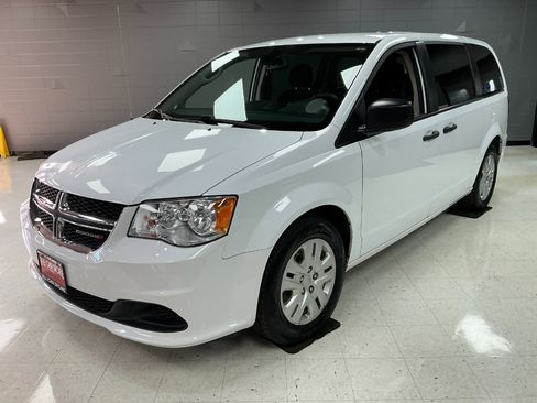 Used 2019 Dodge Grand Caravan SE w/ UConnect Hands-Free Group image 5