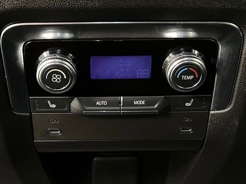 Used 2025 GMC Yukon XL Elevation AWD/4WD image 46