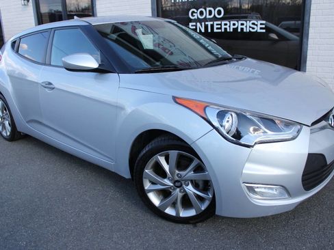 Used 2017 Hyundai Veloster image 10