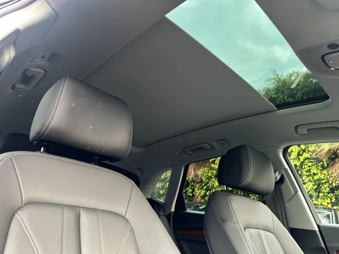 Used 2023 Audi Q5 2.0T Premium w/ Convenience Package image 17