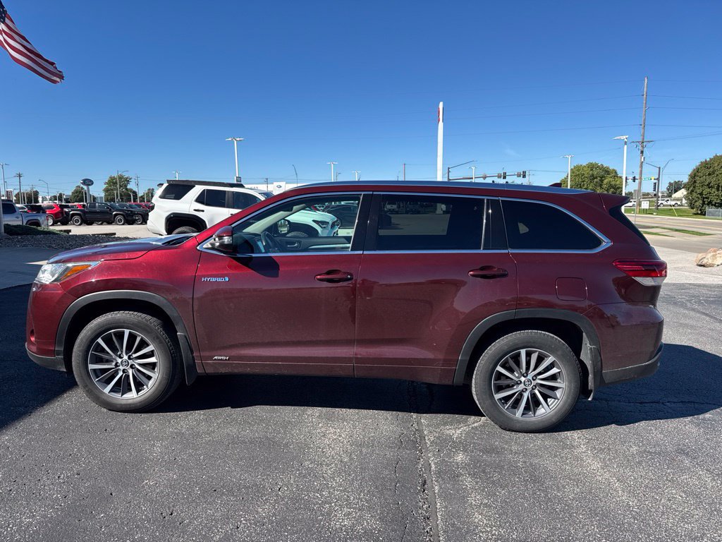 Used 2017 Toyota Highlander XLE AWD/4WD image 1