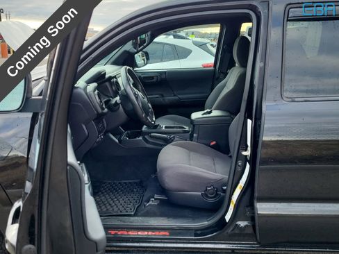 Used 2017 Toyota Tacoma TRD Off-Road image 8