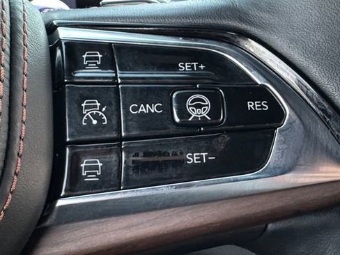 Used 2022 Jeep Grand Cherokee L Summit w/ Advanced Protech Group IV image 8