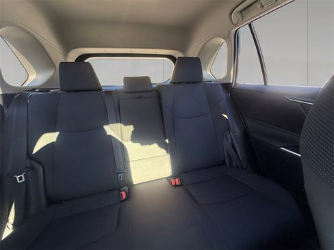 Used 2019 Toyota RAV4 LE image 18
