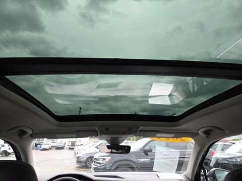 Used 2024 Volkswagen Tiguan SE w/ Panoramic Sunroof Package AWD/4WD image 23