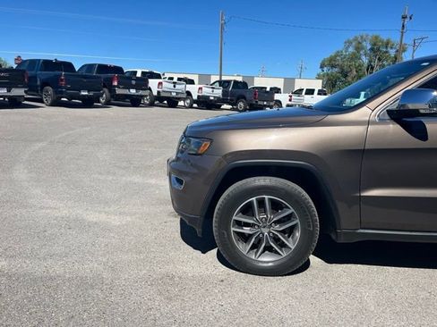 Used 2018 Jeep Grand Cherokee Limited w/ Luxury Group II RWD image 5