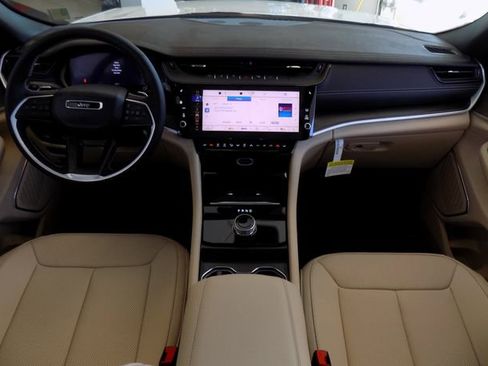 New 2026 Jeep Grand Cherokee Limited w/ Luxury Tech Group II RWD image 15