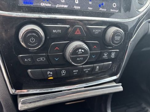 Used 2021 Jeep Grand Cherokee Limited image 14