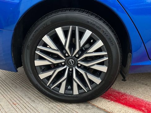 Used 2025 Nissan Altima 2.5 SV image 9