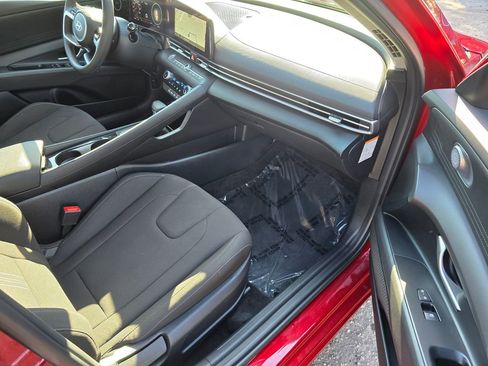 Used 2024 Hyundai Elantra Blue image 30