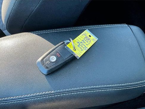 Used 2020 Ford Escape SE image 35