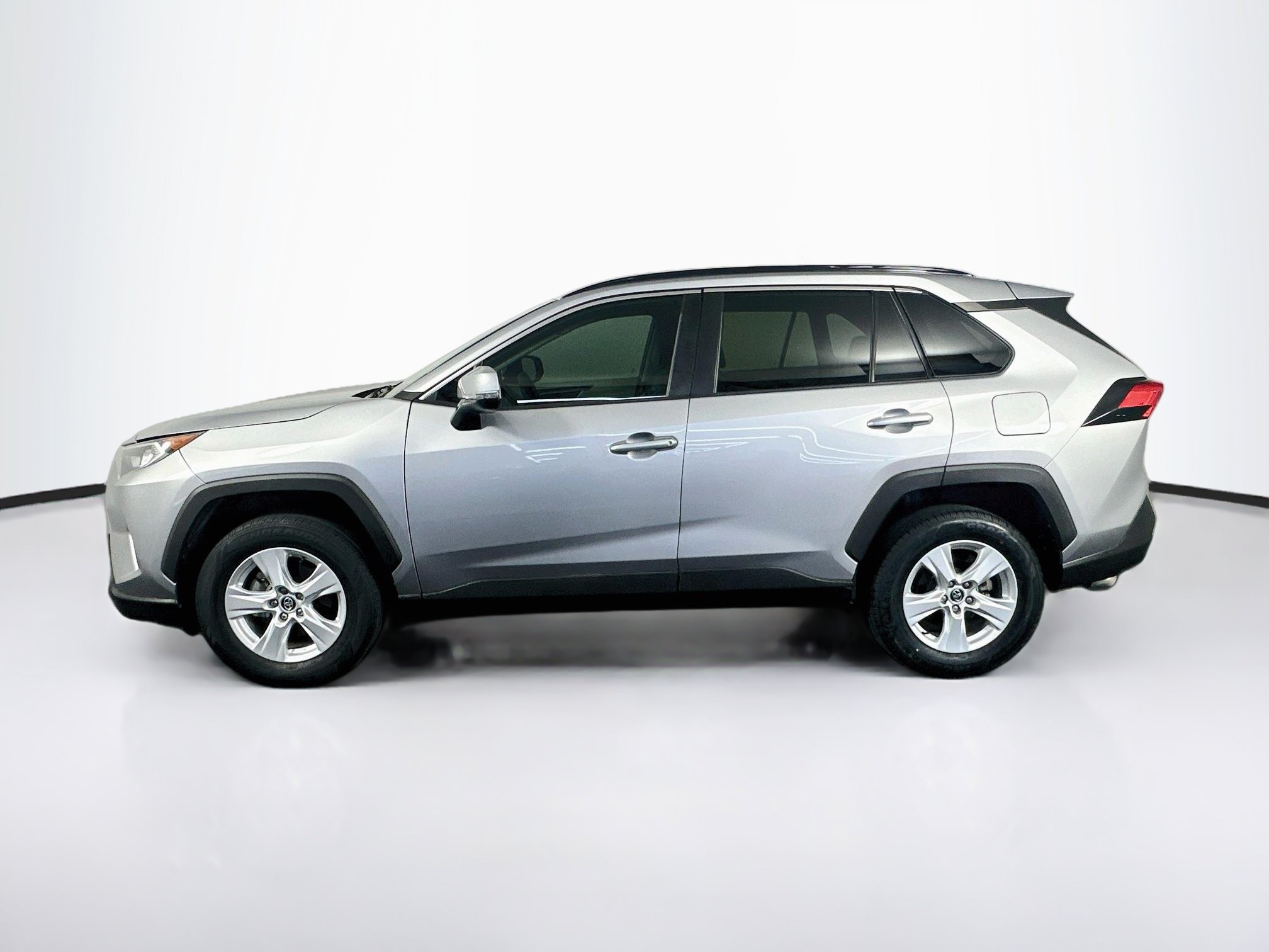 Used 2020 Toyota RAV4 XLE FWD image 4
