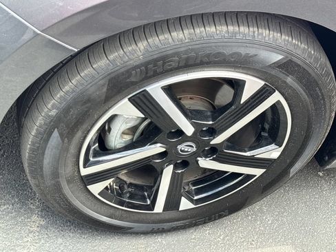 Used 2025 Nissan Sentra SV FWD image 9