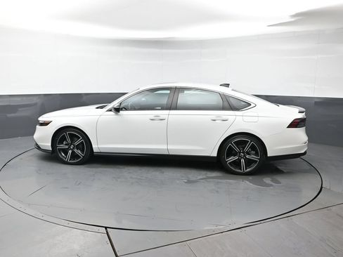 Used 2023 Honda Accord Sport image 3
