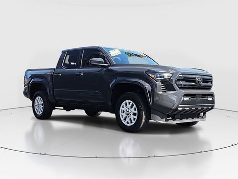 Certified 2025 Toyota Tacoma SR5 AWD/4WD image 3