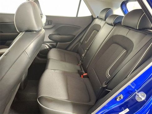 Used 2022 Hyundai Venue Limited image 28