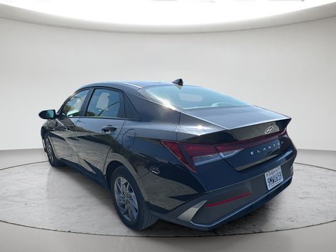 Used 2024 Hyundai Elantra SEL FWD image 8