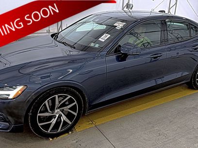 Used 2019 Volvo S60 T6 Momentum w/ Premium Package