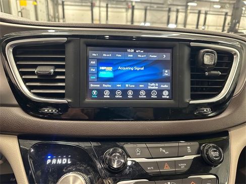 Used 2020 Chrysler Voyager Lxi w/ Cold Weather Group image 26