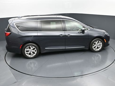 Used 2019 Chrysler Pacifica Touring-L Plus w/ Advanced Safetytec Group FWD image 32