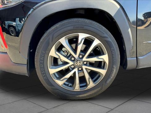 Used 2024 Toyota Corolla Cross XLE w/ Convenience Package image 11