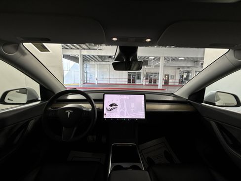 Used 2022 Tesla Model Y Performance image 23