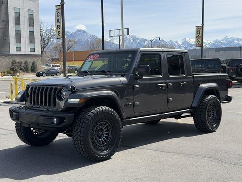Used 2023 Jeep Gladiator Sport image 2