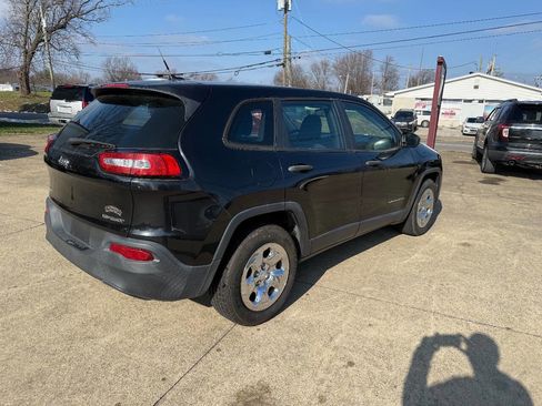 Used 2014 Jeep Cherokee Sport image 2