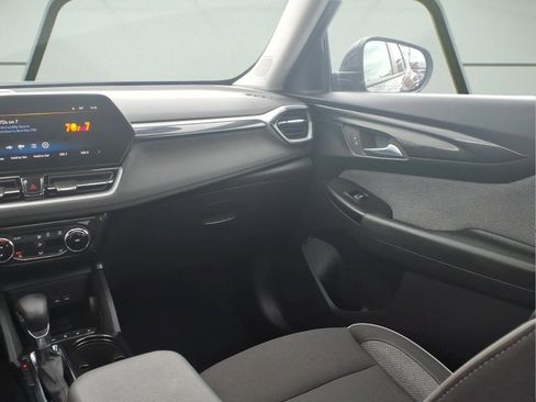 Used 2024 Chevrolet TrailBlazer LT w/ Convenience Package FWD image 12