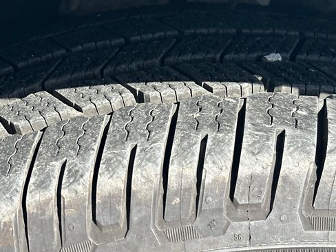 Used 2022 Ford Explorer XLT w/ Equipment Group 202A RWD image 27