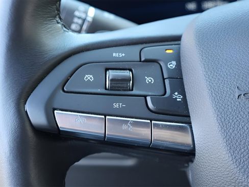 Used 2024 Cadillac XT4 Luxury w/ Cold Weather Package image 23