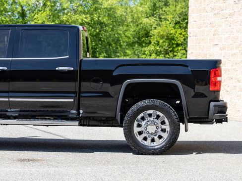 Used 2017 GMC Sierra 2500 Denali w/ Duramax Plus Package AWD/4WD image 11