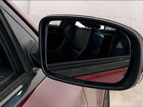 Used 2023 Chrysler 300 C image 11