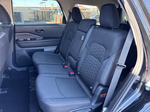 Used 2025 Nissan Pathfinder SV AWD/4WD image 40