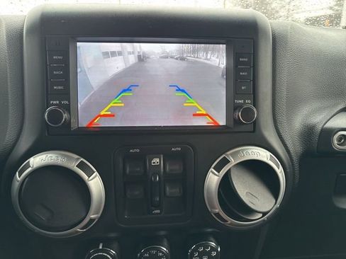 Used 2015 Jeep Wrangler Unlimited Rubicon w/ Dual Top Group image 16