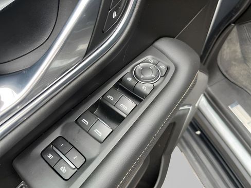 Used 2023 Chevrolet Suburban Premier w/ Advanced Technology Package image 19