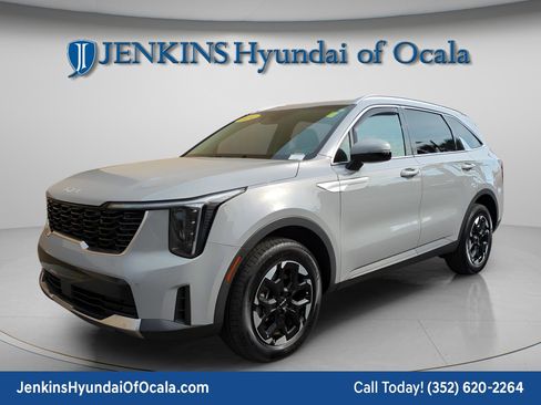 Used 2024 Kia Sorento S image 8