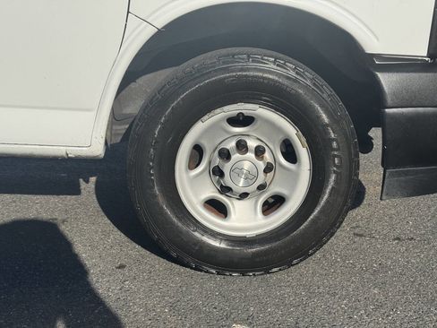 Used 2018 Chevrolet Express 3500 image 16