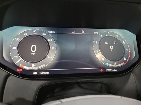 New 2025 Land Rover Range Rover Long Wheelbase SE image 17