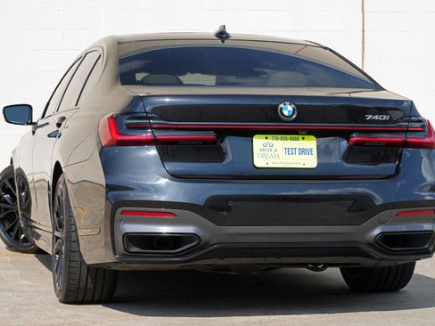 Used 2021 BMW 740i w/ M Sport Package RWD image 6