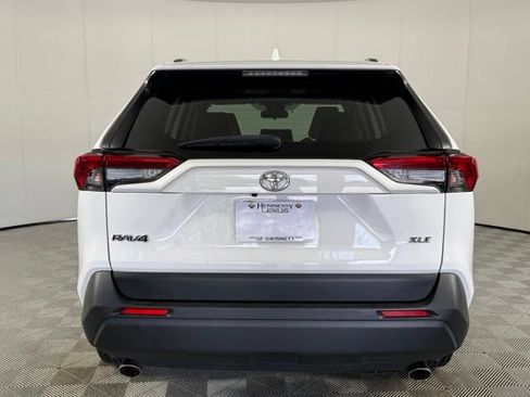 Used 2019 Toyota RAV4 XLE w/ Convenience Package FWD image 3