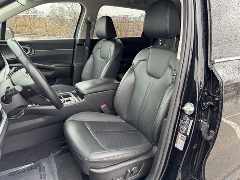 Used 2024 Kia Sorento EX image 25